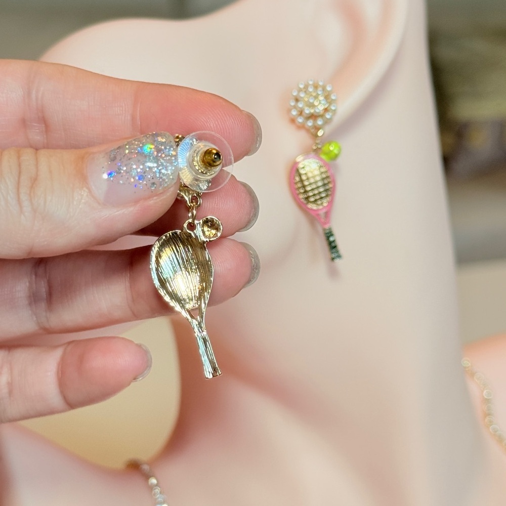 ⚜️ Tennis Racket Pearl Drop Earrings - Picture 5 of 6